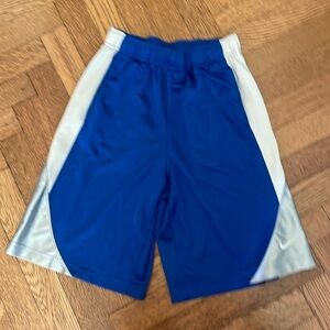 Nike boys medium athletic shorts with side pockets
